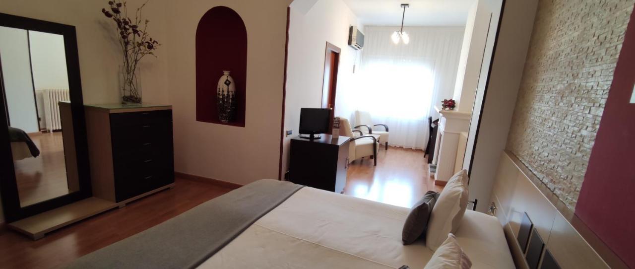 Hotel Segle XX Tremp Luaran gambar