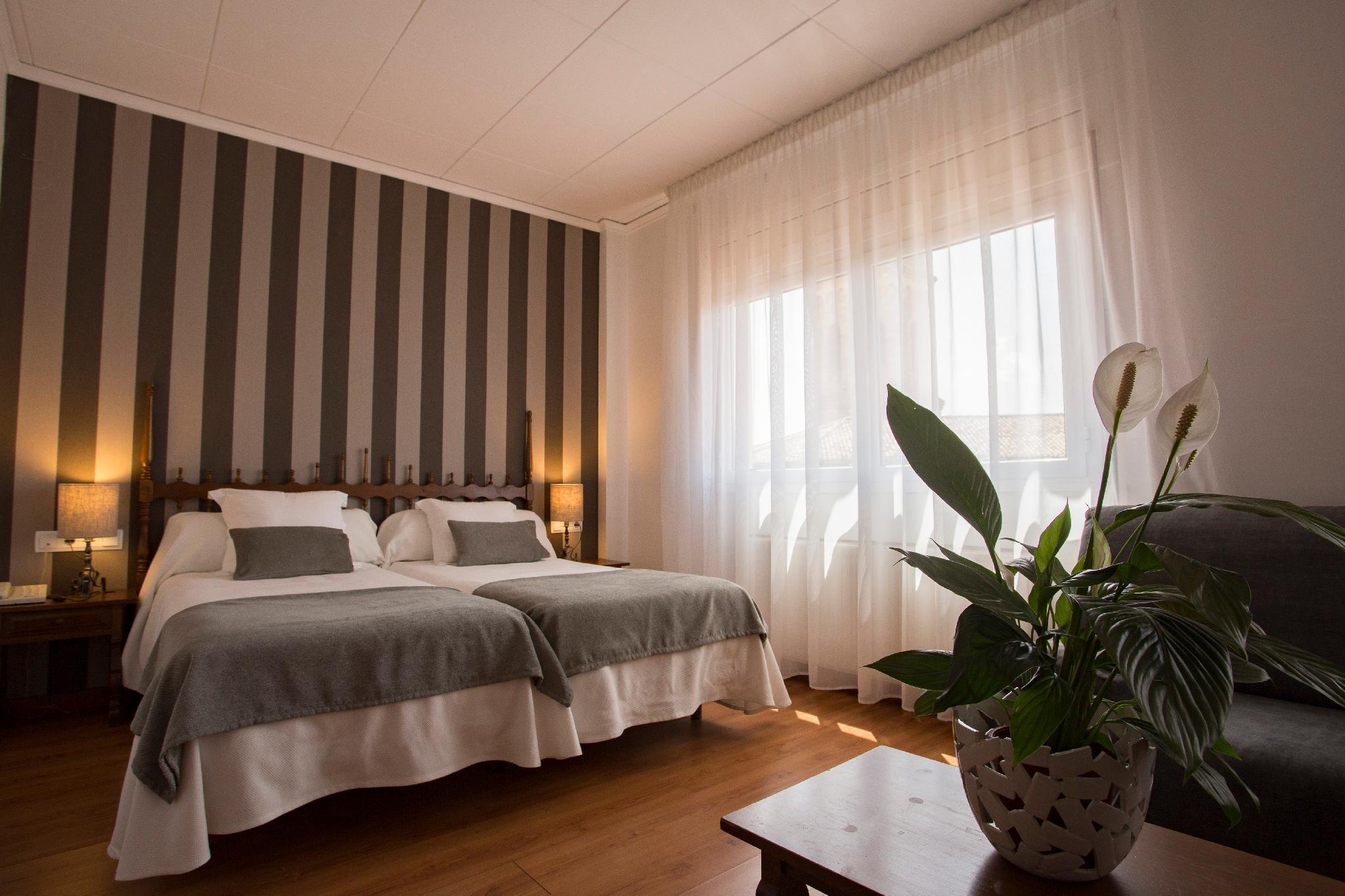 Hotel Segle XX Tremp Luaran gambar