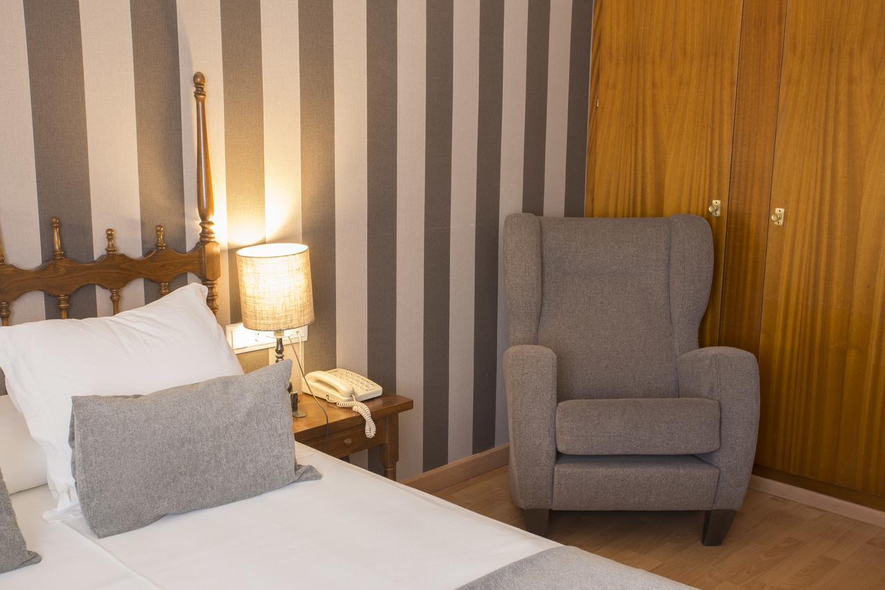 Hotel Segle XX Tremp Luaran gambar