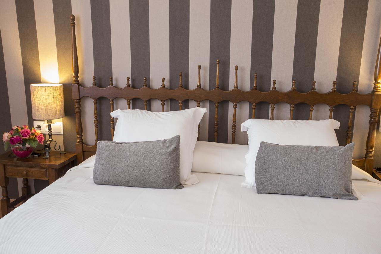 Hotel Segle XX Tremp Luaran gambar