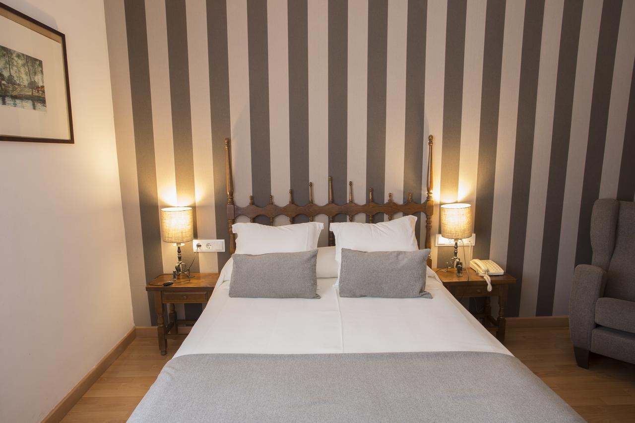 Hotel Segle XX Tremp Luaran gambar